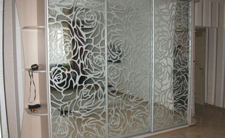 Двери с пескоструйным рисунком для шкафов купе в Томске
